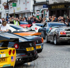 ferrari catwalk piazza italia